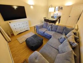 Cosy Central Modern Apartment
